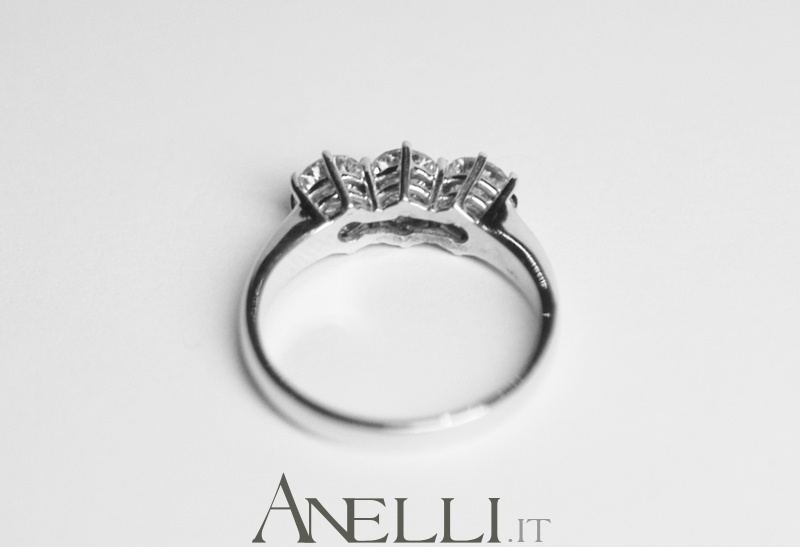 anello-trilogy-classico-0-75-carati-f-vs1-5 anello-trilogy-classico-0-75-carati-f-vs1-5