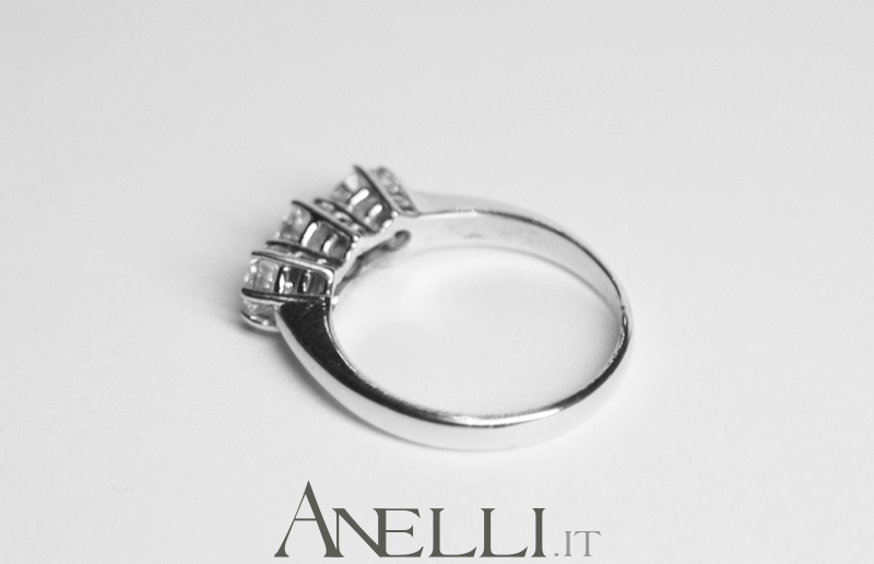 anello-trilogy-classico-0-75-carati-f-vs1-6 anello-trilogy-classico-0-75-carati-f-vs1-6