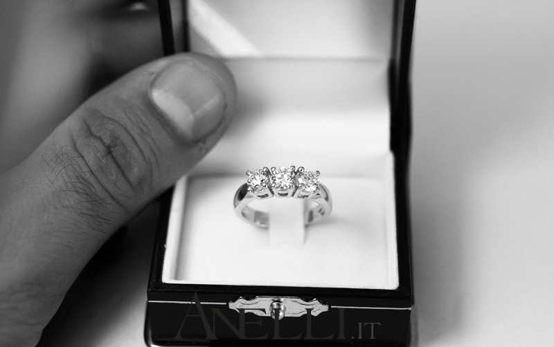 anello-trilogy-classico-da-1-20-carati-f-vvs1-3 anello-trilogy-classico-da-1-20-carati-f-vvs1-3