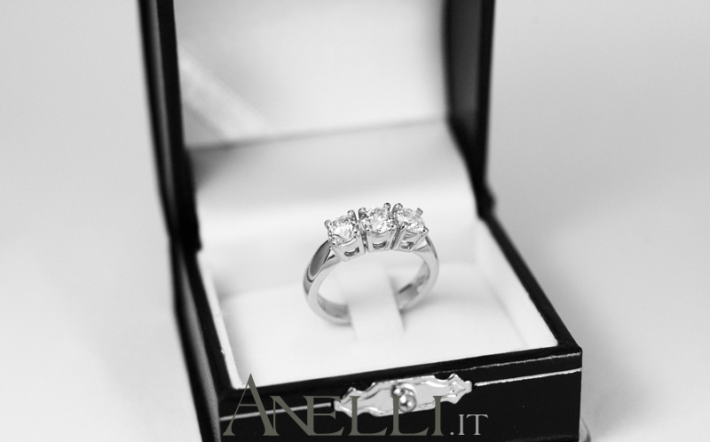 anello-trilogy-classico-da-1-20-carati-f-vvs1-4 anello-trilogy-classico-da-1-20-carati-f-vvs1-4