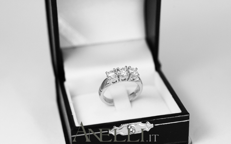 anello-trilogy-classico-da-1-20-carati-f-vvs1-4 anello-trilogy-classico-da-1-20-carati-f-vvs1-4