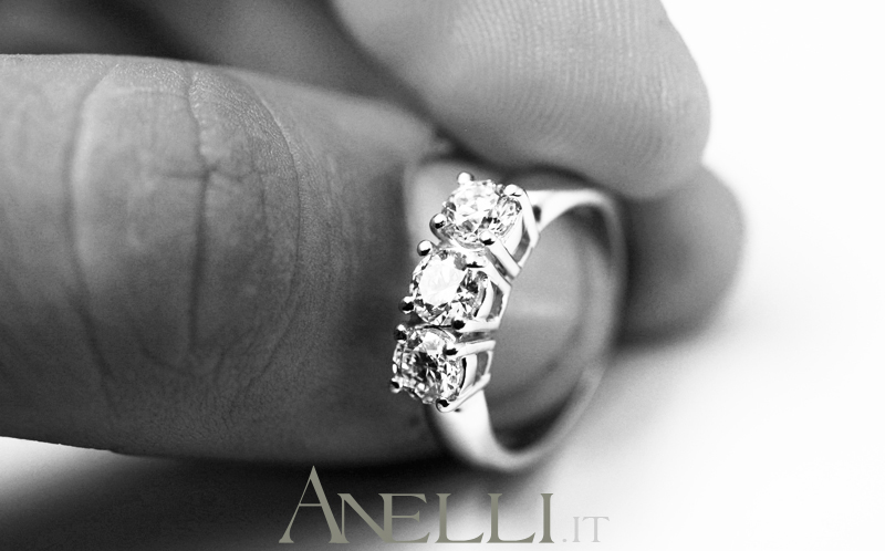anello-trilogy-classico-da-1-20-carati-f-vvs1-6 anello-trilogy-classico-da-1-20-carati-f-vvs1-6