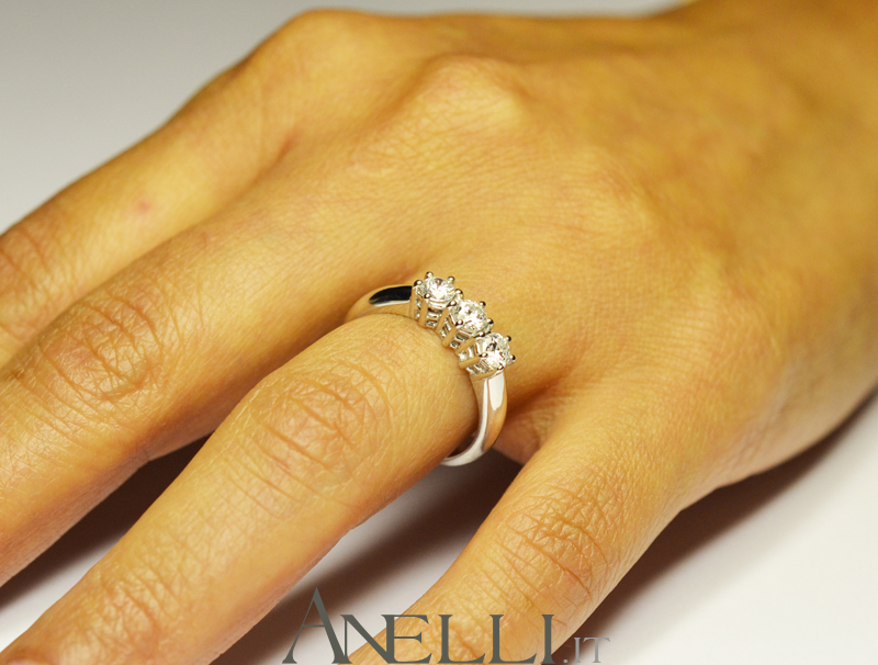 anello-trilogy-con-diamante-0-75-carati-e-if-3 anello-trilogy-con-diamante-0-75-carati-e-if-3