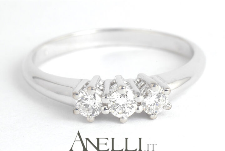 anello-trilogy-da-0-24-carati-colore-f-purezza-massima-1