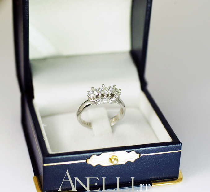 anello-trilogy-elegante-0-75-carati-f-vvs1-2_1 anello-trilogy-elegante-0-75-carati-f-vvs1-2_1
