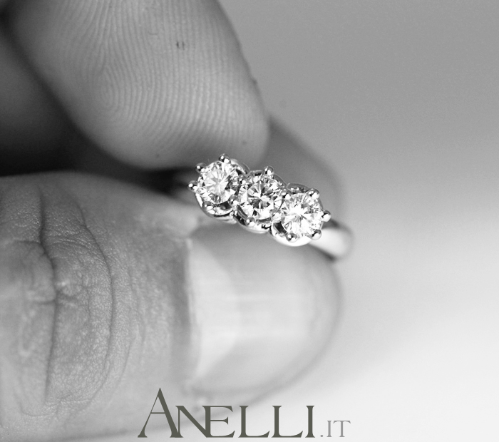 anello-trilogy-elegante-0-75-carati-f-vvs1-5_1 anello-trilogy-elegante-0-75-carati-f-vvs1-5_1