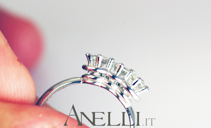anello-trilogy-elegante-0-75-carati-f-vvs1-7_1 anello-trilogy-elegante-0-75-carati-f-vvs1-7_1
