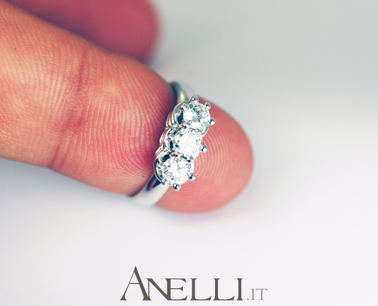 anello-trilogy-elegante-0-75-carati-f-vvs1-8_1 anello-trilogy-elegante-0-75-carati-f-vvs1-8_1