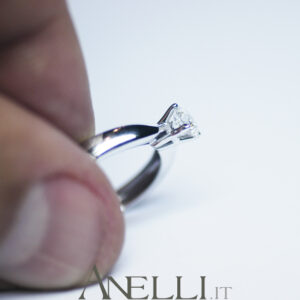 anello_con_diamante_0_45_carati_colore_e_purezza_vvs1-2