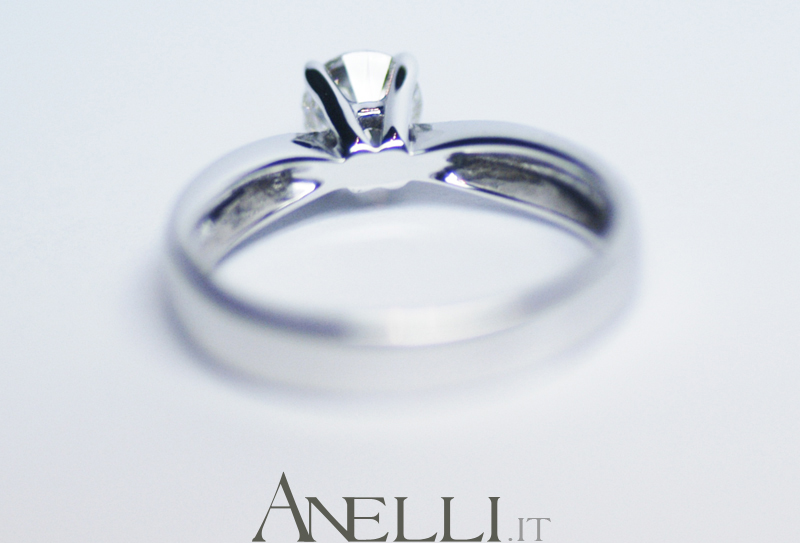 anello_con_diamante_0_45_carati_colore_e_purezza_vvs1-5