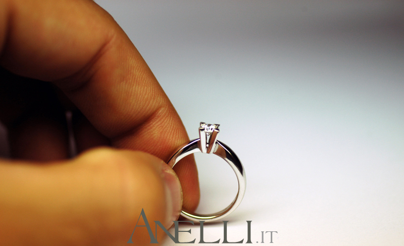 diamante-solitario-con-griffe-a-triangolo-g-vs1-3 diamante-solitario-con-griffe-a-triangolo-g-vs1-3