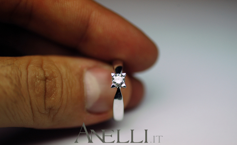diamante-solitario-con-griffe-a-triangolo-g-vs1-4 diamante-solitario-con-griffe-a-triangolo-g-vs1-4