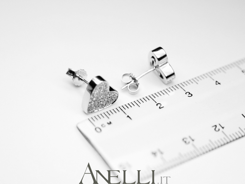 orecchini-con-cuori-a-pave-di-diamanti-2 orecchini-con-cuori-a-pave-di-diamanti-2