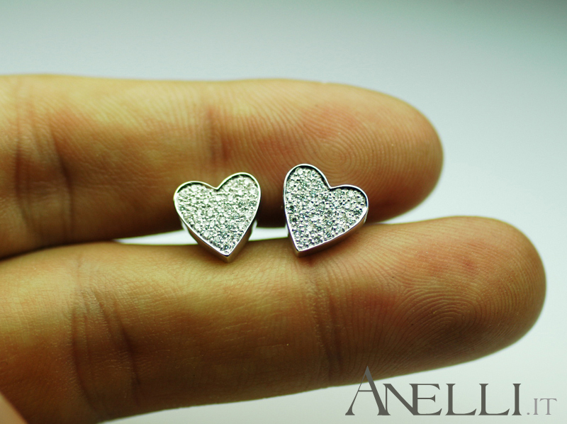 orecchini-con-cuori-a-pave-di-diamanti-4 orecchini-con-cuori-a-pave-di-diamanti-4