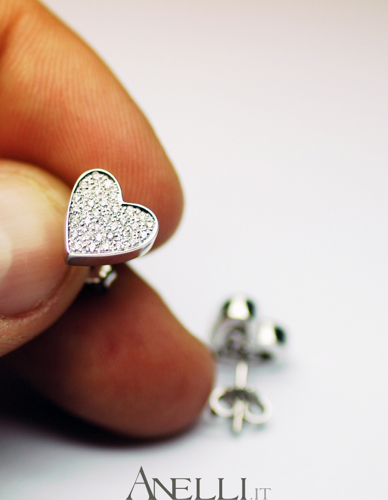 orecchini-con-cuori-a-pave-di-diamanti-6 orecchini-con-cuori-a-pave-di-diamanti-6