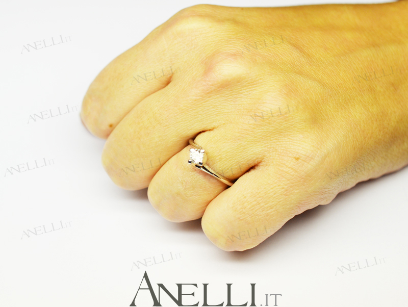 solitario-0-30-carati-colore-f-purezza-massima-if-10 solitario-0-30-carati-colore-f-purezza-massima-if-10