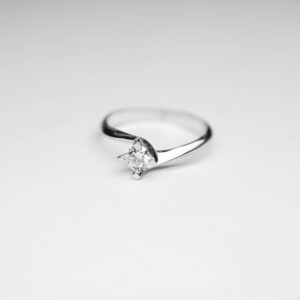 solitario-0-30-carati-colore-f-purezza-massima-if