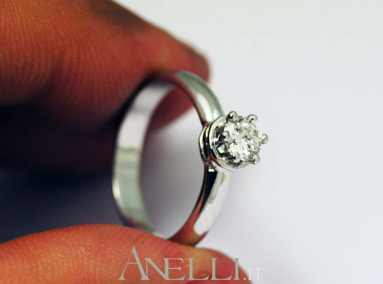 solitario-con-diamante-0-40-carati-colore-f-purezza-vvs1-8_1 solitario-con-diamante-0-40-carati-colore-f-purezza-vvs1-8_1