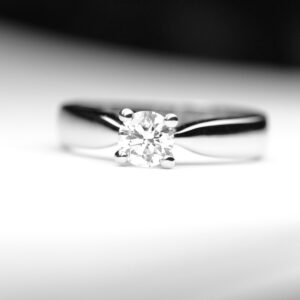 solitario-con-diamante-di-0-38-carati-colore-d-purezza-vs1