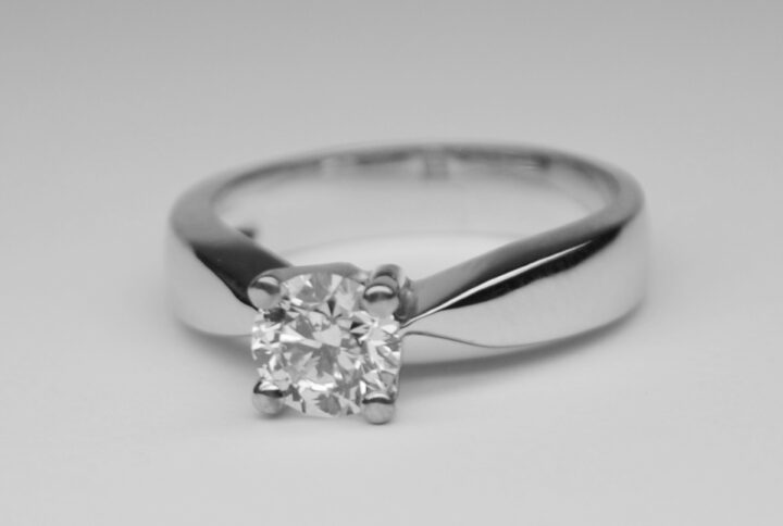 solitario-con-diamante-di-0-40-carati-colore-d-purezza-vs2