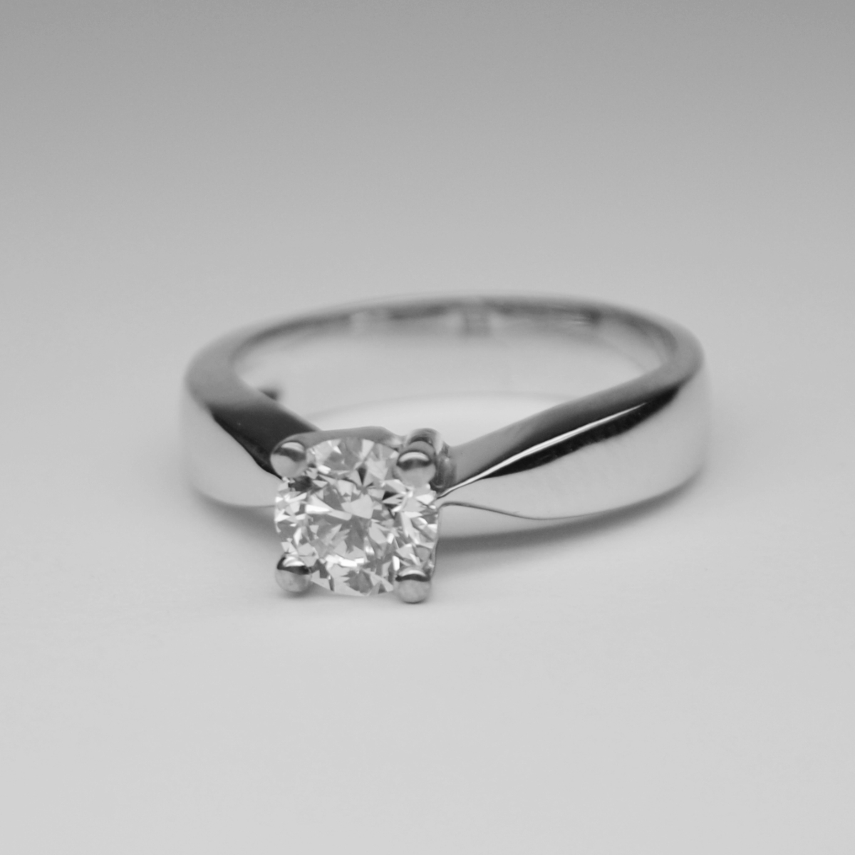 solitario-con-diamante-di-0-40-carati-colore-d-purezza-vs2