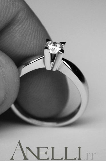 solitario-con-diamante-di-mezzo-carato-f-vvs1-1 solitario-con-diamante-di-mezzo-carato-f-vvs1-1