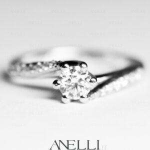 solitario-con-diamanti-laterali-0-60-carati-f-vvs1