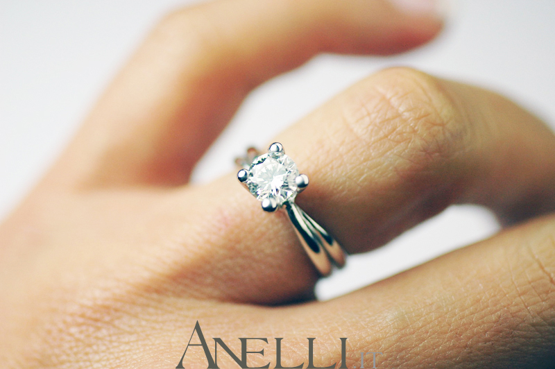 solitario-da-anniversario-con-diamante-di-0-80-carati-f-vs1-11_2 solitario-da-anniversario-con-diamante-di-0-80-carati-f-vs1-11_2
