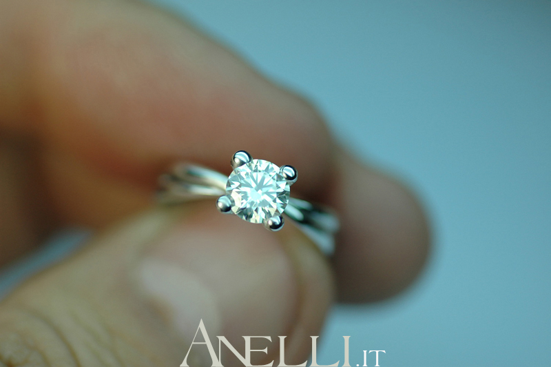 solitario-da-anniversario-con-diamante-di-0-80-carati-f-vs1-2_2 solitario-da-anniversario-con-diamante-di-0-80-carati-f-vs1-2_2