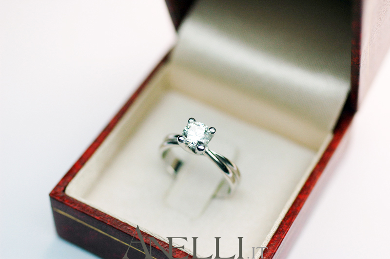 solitario-da-anniversario-con-diamante-di-0-80-carati-f-vs1-5 solitario-da-anniversario-con-diamante-di-0-80-carati-f-vs1-5